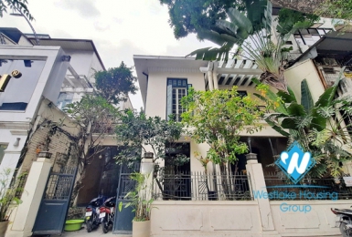Big house with 02 floor for rent in Hai Ba Trung District, Ha Noi 
